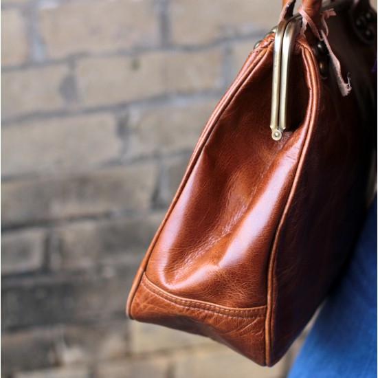 Perpetua Tan Scrunchy Leather Clip Bag