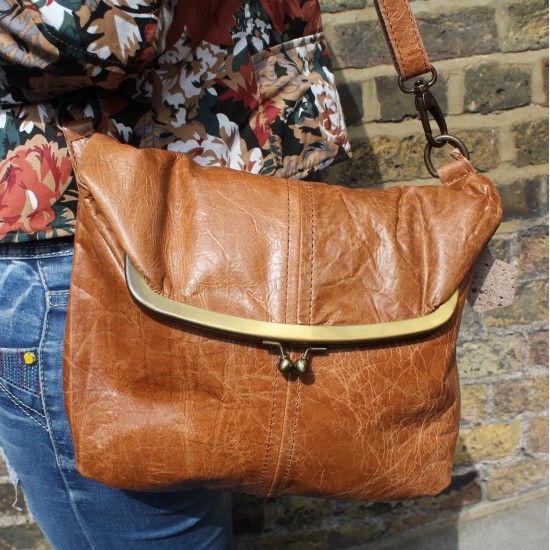 Dublin Medium Clip Bag Tan Scrunchy Leather