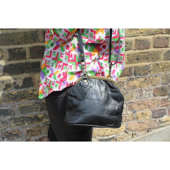 Evanna Clip Bag With Floor Black Leather