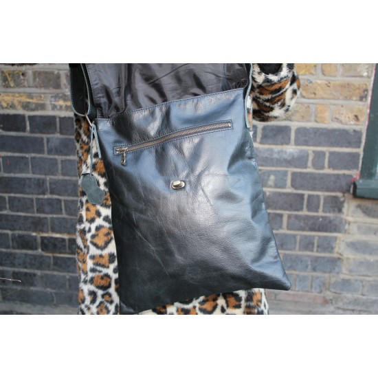 Messenger Large Twister Bag Black leather