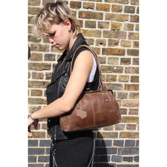 Doris Clasp Frame Shoulder bag Brown