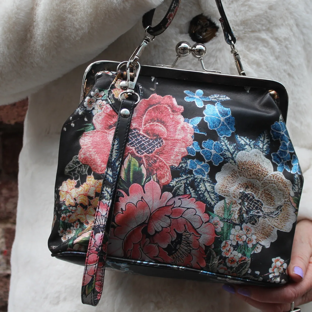 Japanese Floral Boston Bag Odilynch Leather Top Clip Clasp bag Japanese Floral Boston Bag Odilynch Leather Top Clip Clasp bag