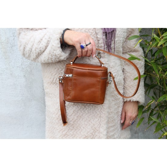 Canada bag zip surround 