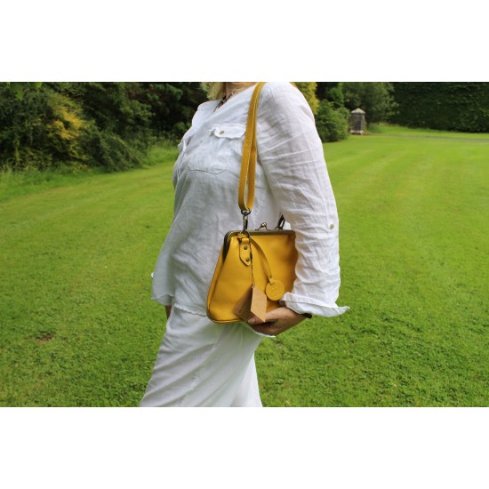 Boston Kiss Clip Purse Bag Yellow Leather