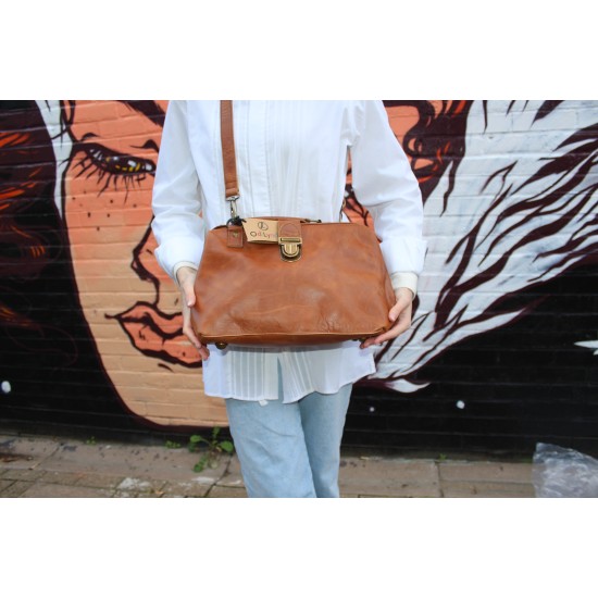 Doctor Bag 01 Tan Scrunchy or smooth Leather